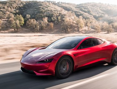 Η Tesla παρουσίασε το νέο «διαστημικό» της Roadster 2ης γενιάς αλλά «ξεμένει» από ρευστό